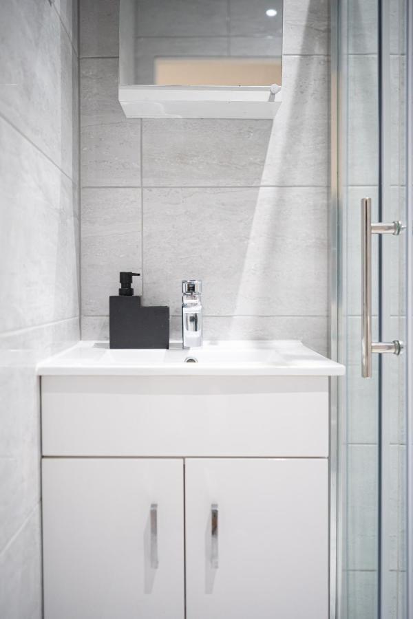 Studios With Ensuite Showers & Share Kitchens Prime Location Near Hospital, Town Center Apt 3 St Helens  Exterior foto