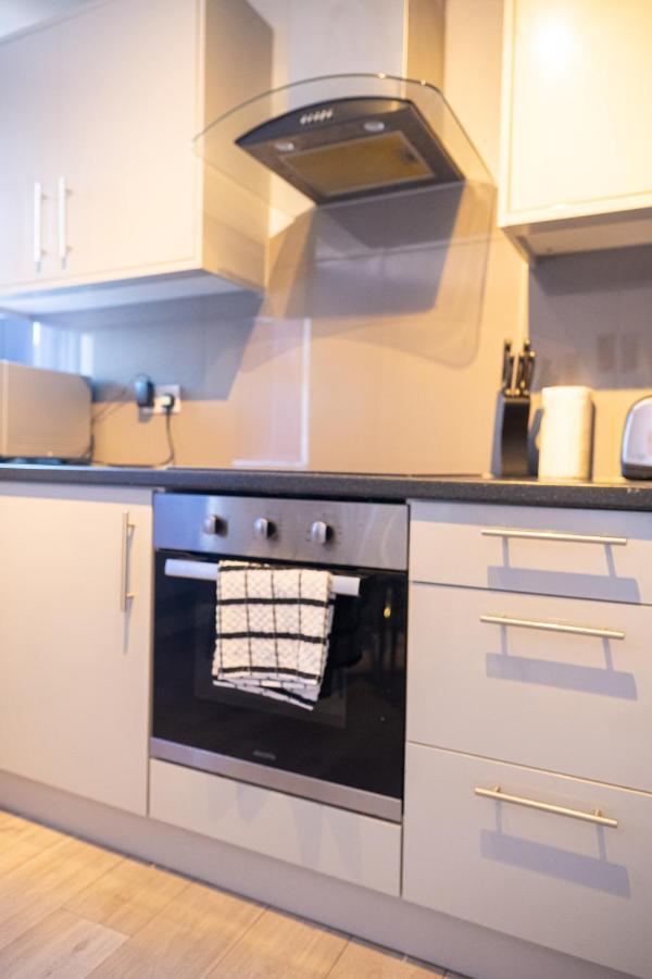 Studios With Ensuite Showers & Share Kitchens Prime Location Near Hospital, Town Center Apt 3 St Helens  Exterior foto