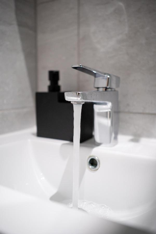 Studios With Ensuite Showers & Share Kitchens Prime Location Near Hospital, Town Center Apt 3 St Helens  Exterior foto
